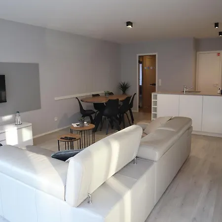 In Near The ניופורט