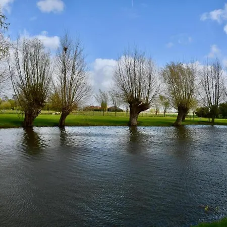 דירה In Near The